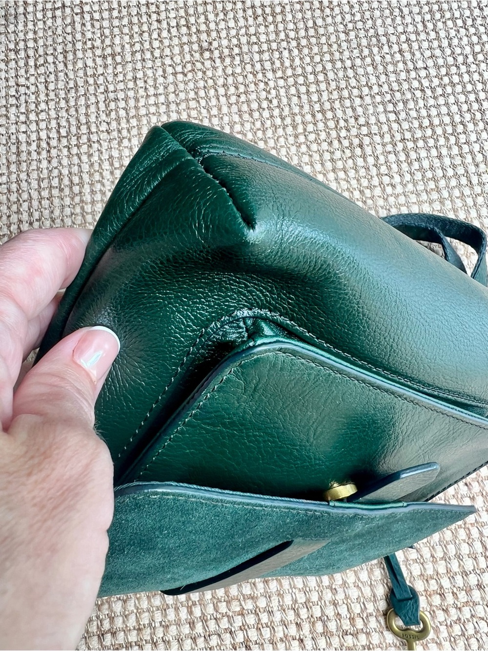 💚 Fossil Green Leather Suede Flap Crossbody Bag Brass Key Charm Adjustable Strap - Picture 4 of 10